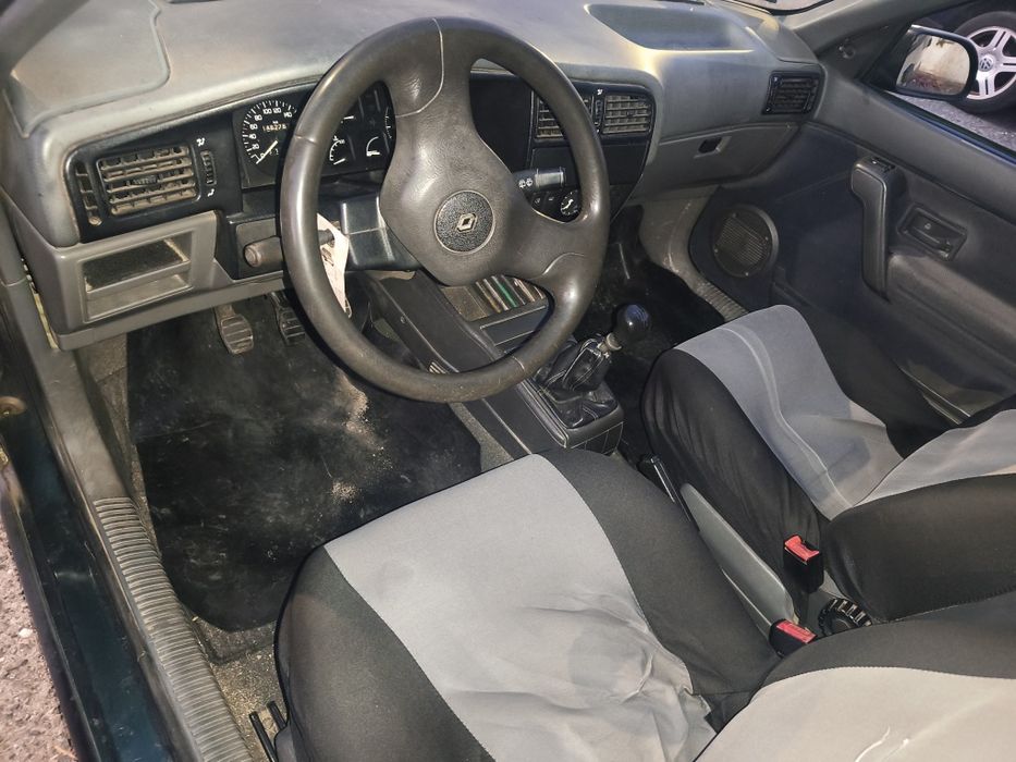 Renault 19 de 1994 com 146 mil kms