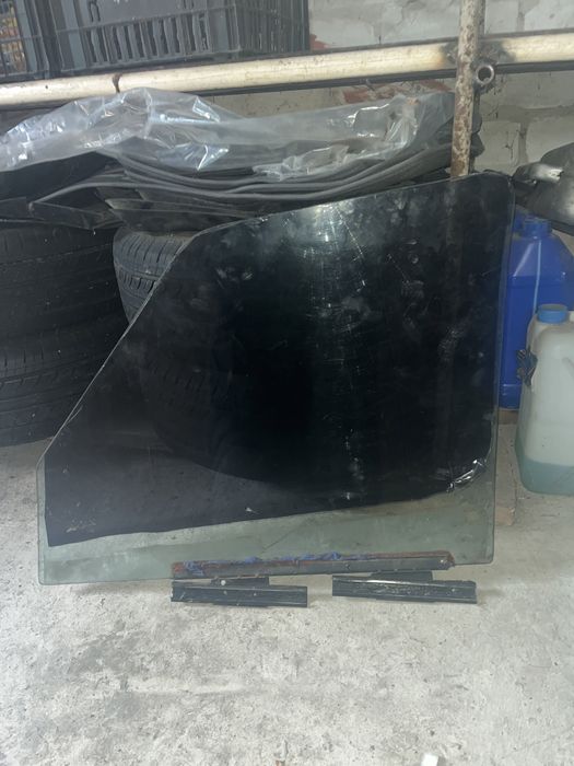 Стекло боковое правое (Славута)