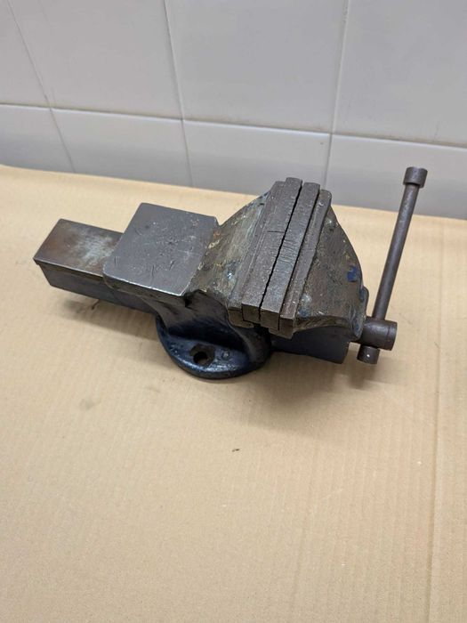 Torno de bancada, com bigorna