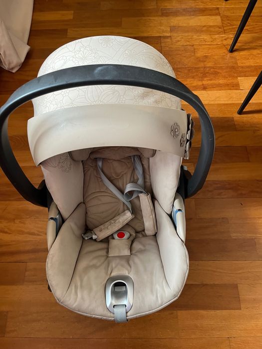 Fotelik cybex Simply Flowers Nude Beige z bazą