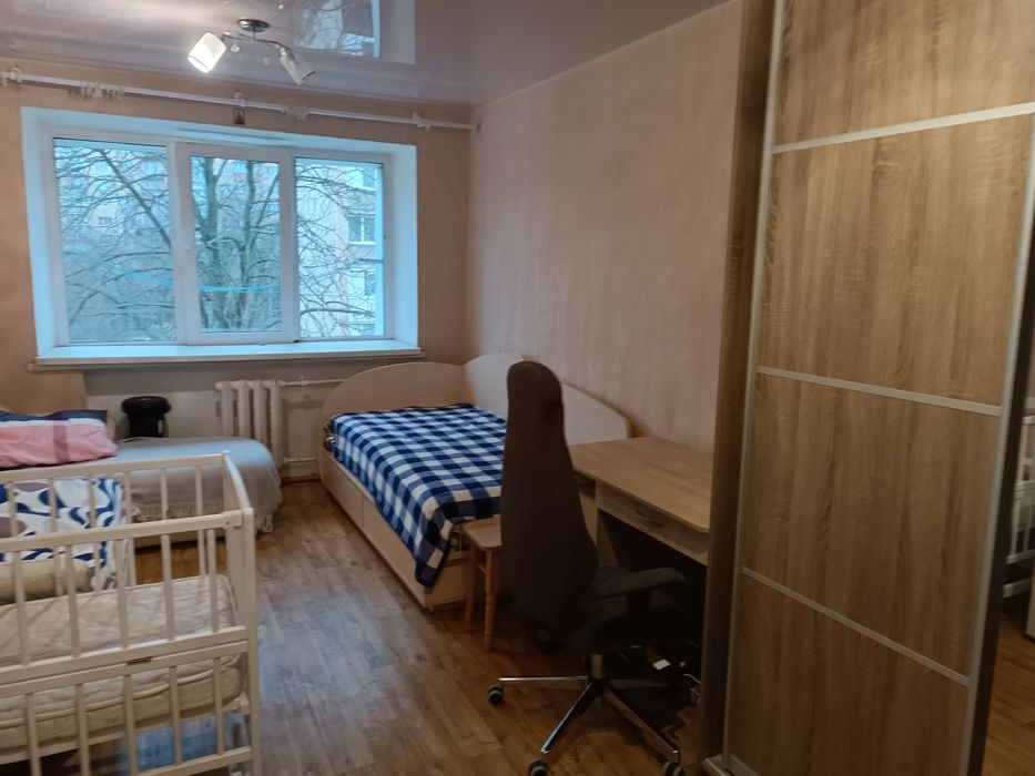 Продається кімната в гуртожитку.