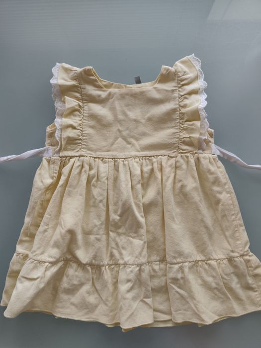 Vestido amarelo suave