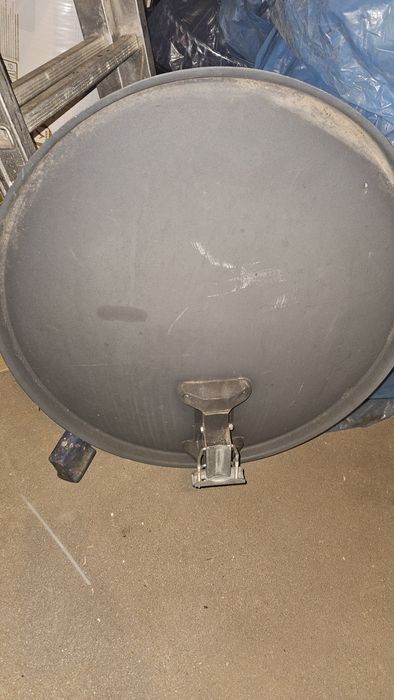 Antena satelitarna