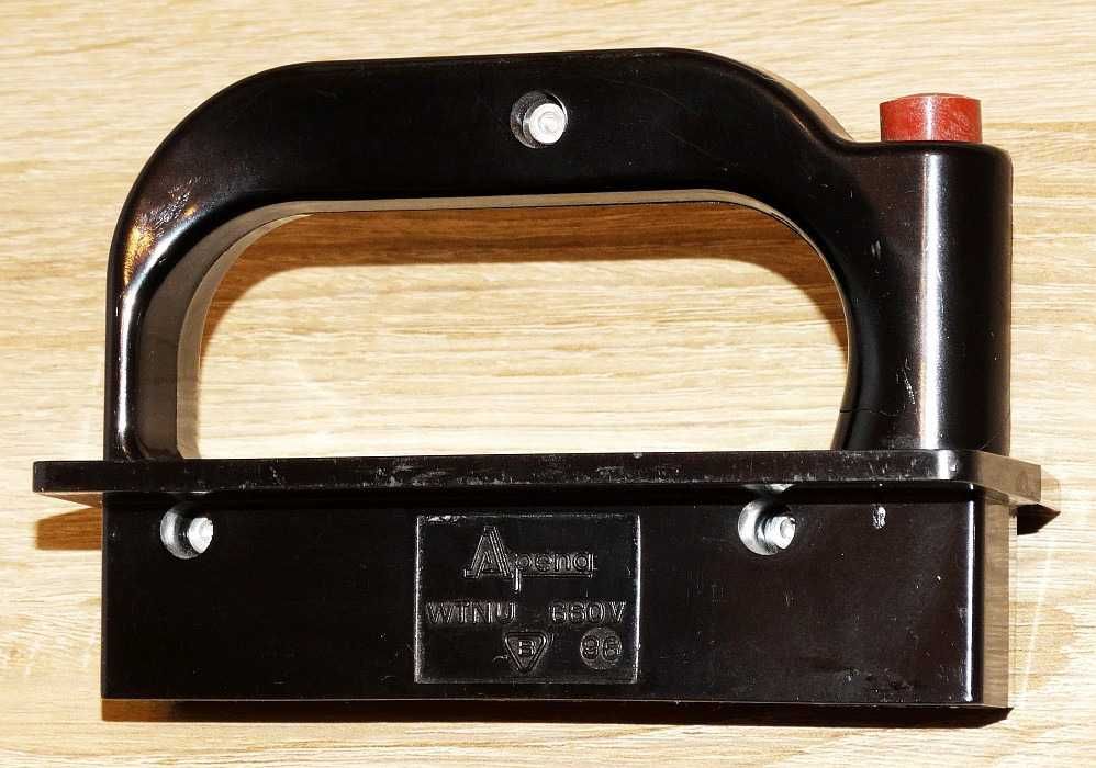 Uchwyt do wyjmowania i wkładania bezpieczników mocy WTNU APENA 660 V