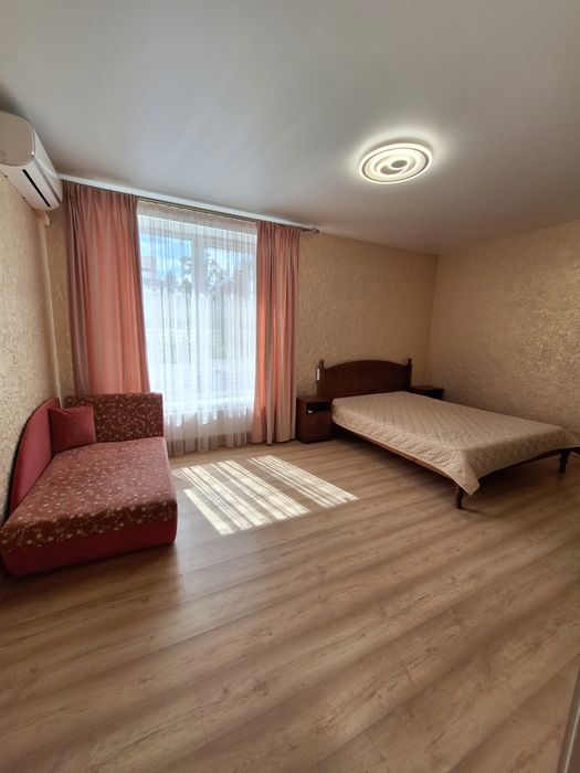 Повноцінна трикімнатна квартира з ремонтом! Заходь і живи!