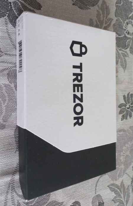 Trezor t - cold wallet - sem uso - nova64172208120450120