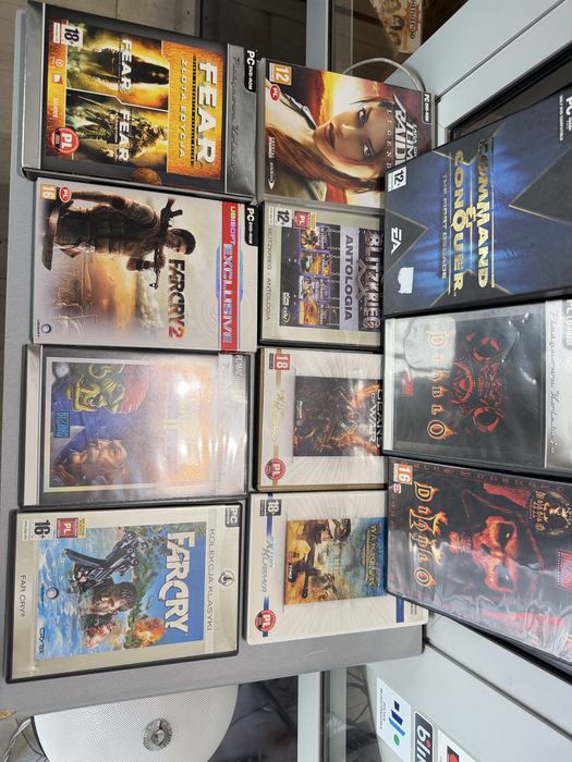Komplet gier na PC stan doskonały m.in. Diablo 1 i 2 , C&C , Warcraft i wiele innych
