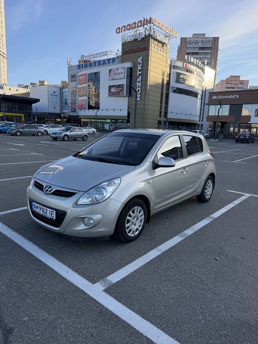 Хюндай і20 автомат 1.4 газ-бензин