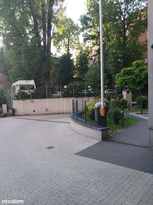 Miejsce postojowe na przeciwko galerii krakowskiej i dworca głównego – pohled 3