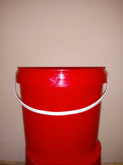 Wiaderka plastikowe 10l czyste umyte wraz z deklem