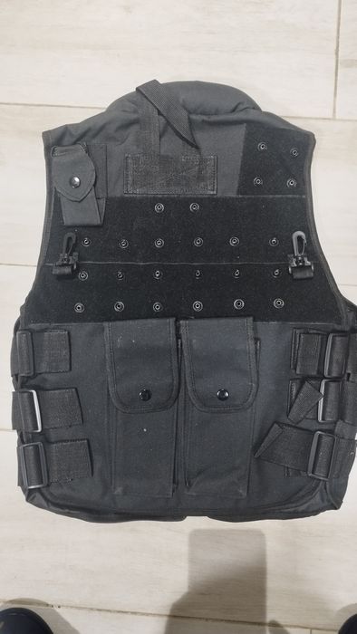 Colete e varias bolsas para airsoft