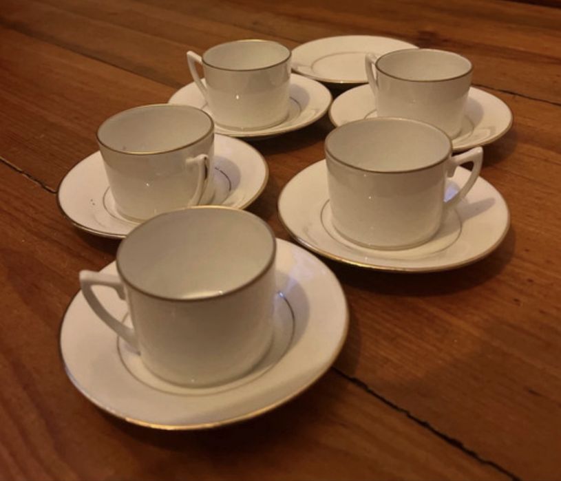 Raro Conjunto de 5 Chávenas de Café Vista Alegre 1852–1869