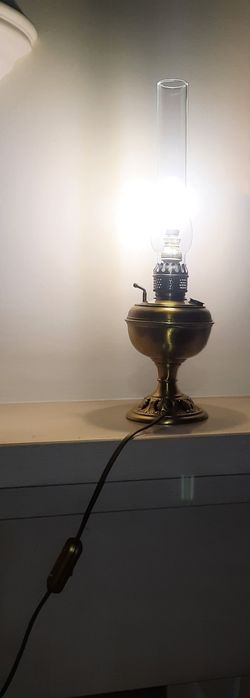 Candeeiro petróleo antigo (electrificado)