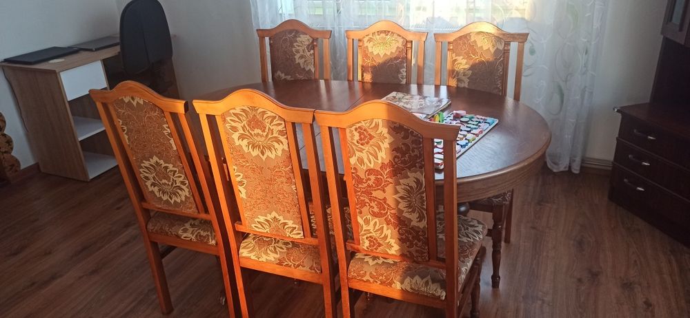 Стіл розкладний  деревяний і стільці