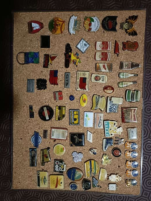 Pins de coleção de diversos temas
