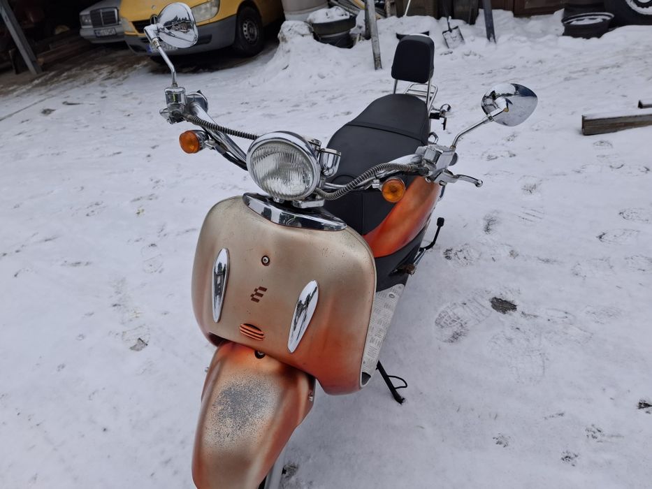 Skuter retro elektryczny