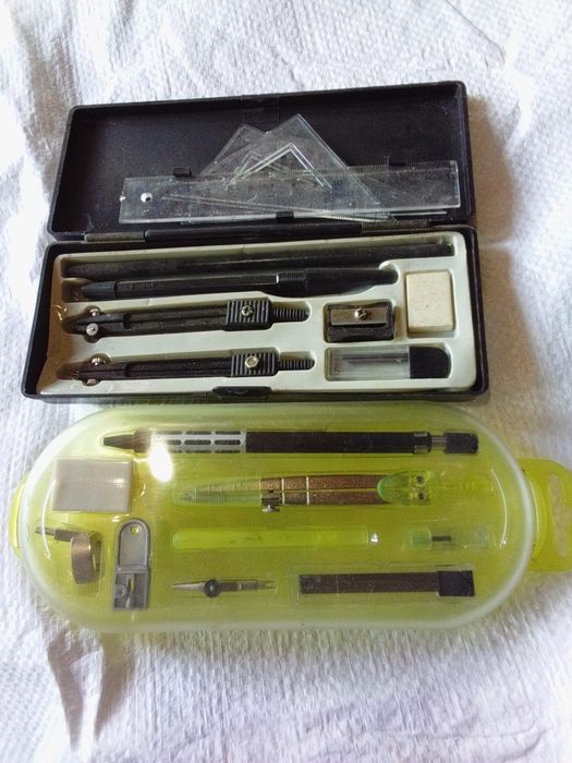 Гирки вагою 200 і 250грам, готувальня для креслення