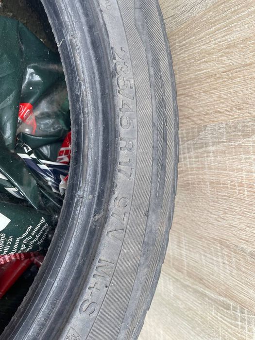 235/45 R17 M+S V97