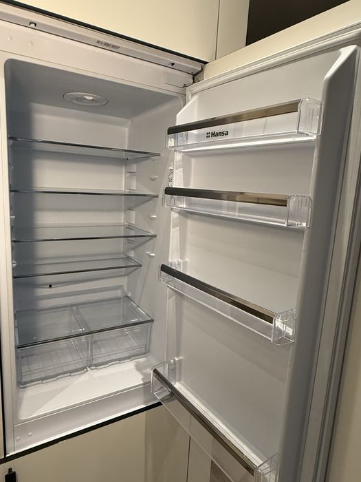 Холодильник вбудований Hansa