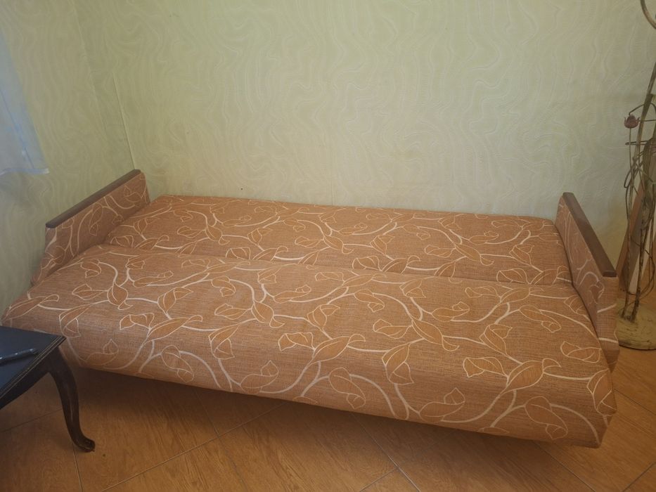 Диван книжка в хорошем состоянии