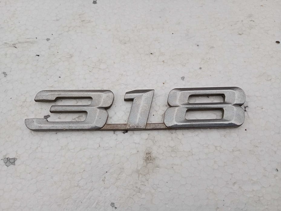 Emblemat 318 oznaczenie modelu silnika na klape BMW E36 E46