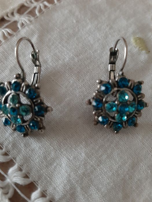 Brincos com pedras turquesa