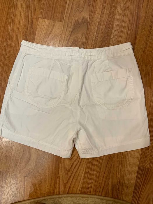 Белые, легкие, новые шорты