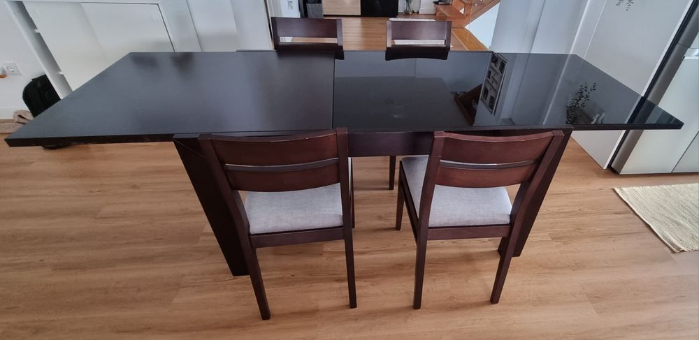 Mesa de sala extensível com 4 cadeiras