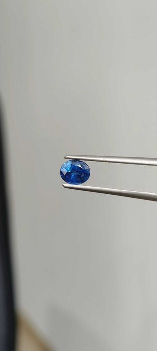 0,82 карат натуральный сапфир с сертификатом AGLT