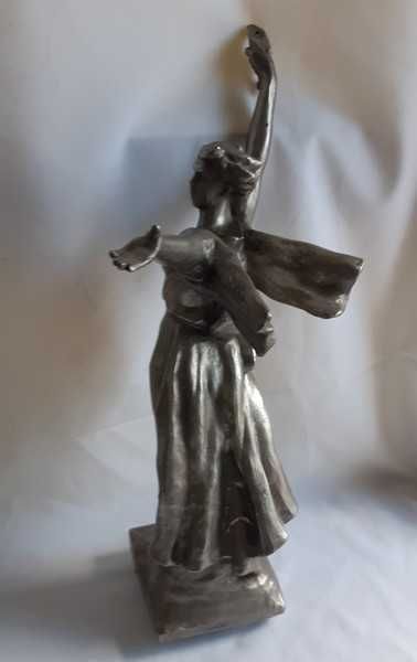 Большая статуэтка Родина-мать зовёт!