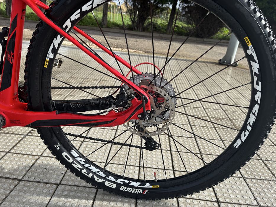 Bicicleta em carbono coluer