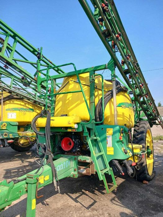 Обприскувач John Deere 740