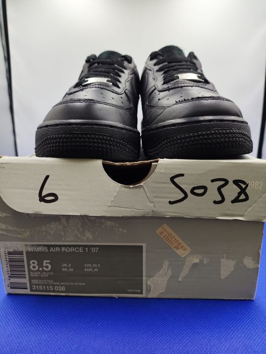Кросівки Nike Air Force 1 - 40 розмір.