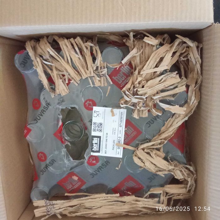 Vendo 25 garrafas em vidro novas, de 1 lt, com a tapa redonda metálica