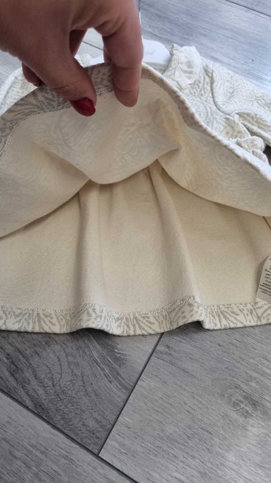 Святкова кремова сукня на дівчинку