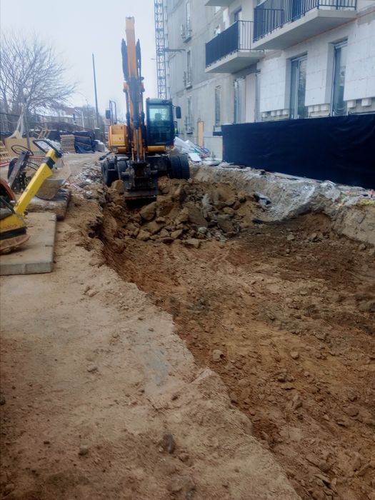 Prace ziemne koparka mini i 17ton