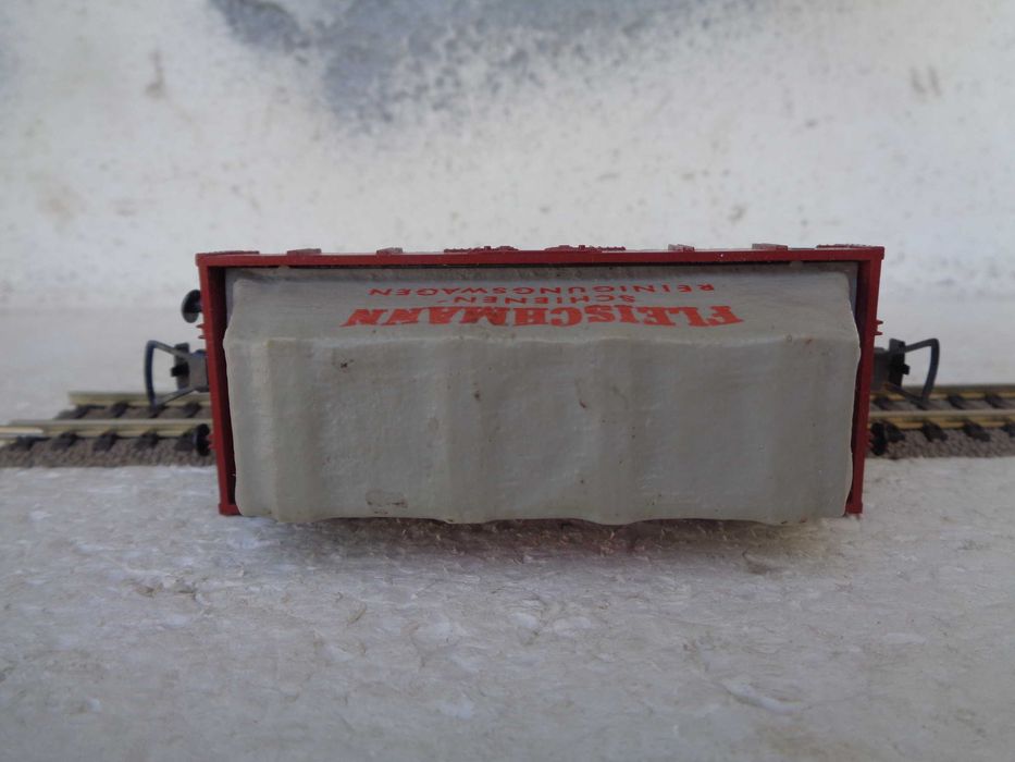 1:87 Fleischmann Vagão mercadorias com sistema limpa vias