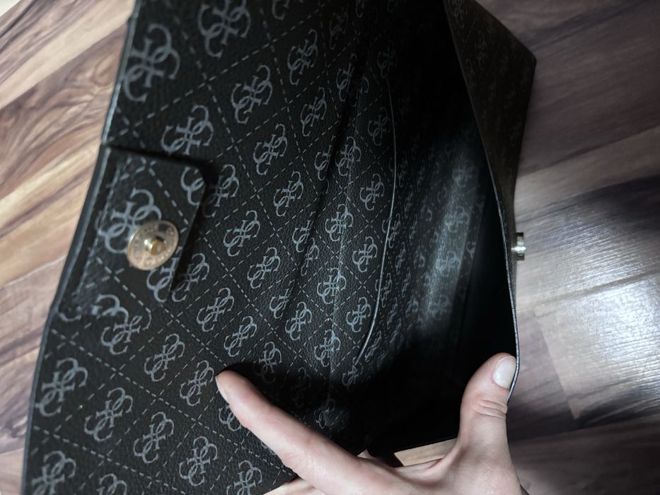 Torebka skórzana guess do ręki