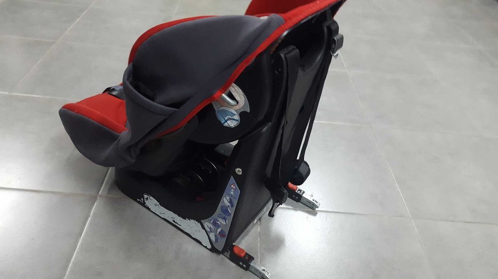 Cadeira auto Chicco (9-18kg) com isofix
