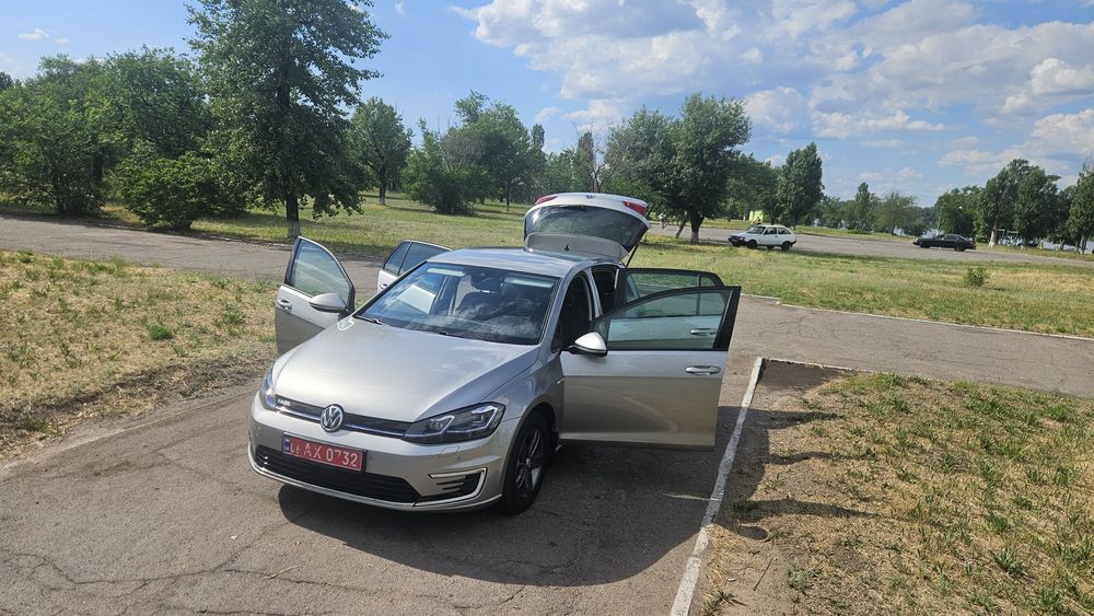 E-GOLF 36 квт. 18р.свіжий 117т.км.  рідна фарба
