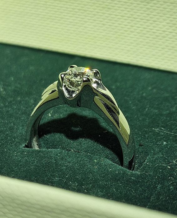 Złoty pierścionek z brylantem YES stan idealny