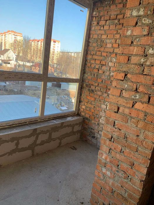 Терміновий продаж 2 кімнатної квартири на Виставці!