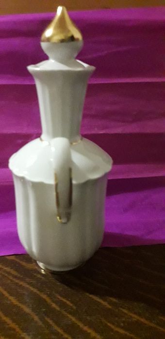 Винтажный сосуд для уксуса