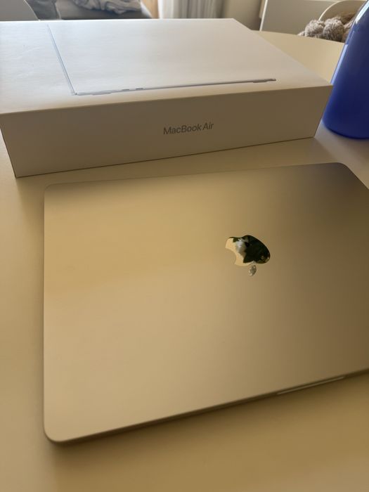 MacBook Air 15” M4 16GB  RAM / 256GB SSD (Prateado)