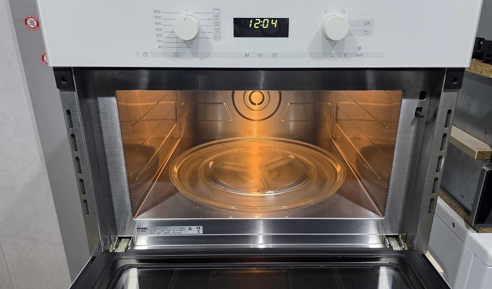 Biały Zestaw Miele Mikrofala M 6262 + Piekarnik Miele H 6800 - 60 BP