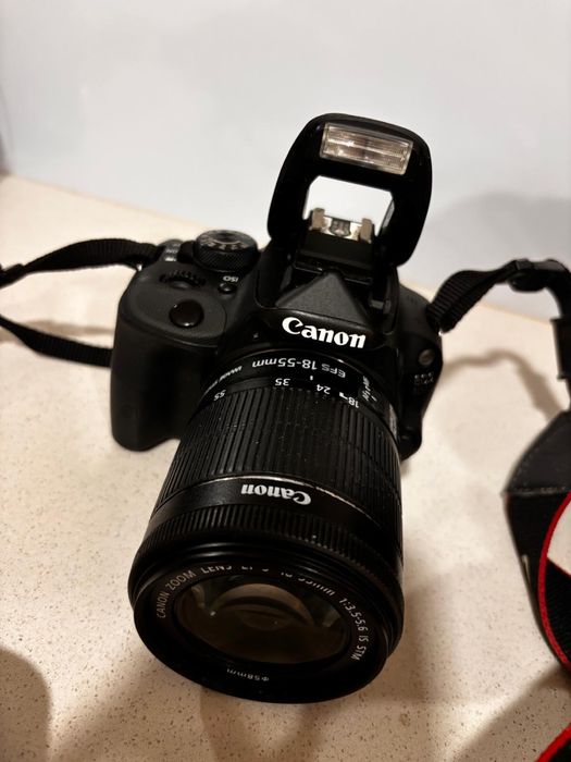 Máquina fotográfica Cânon EOS 100D