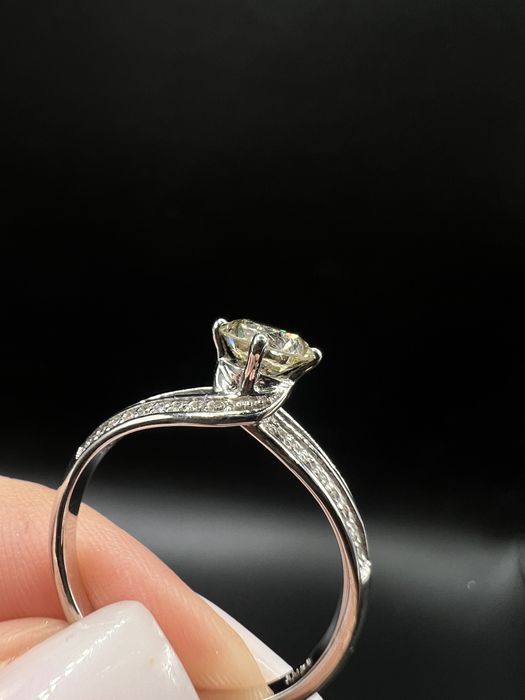 Pierścionek z brylantem 0,87 ct
