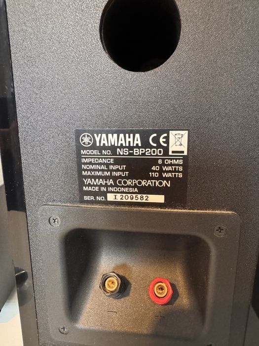 Yamaha BRX-750 piano black