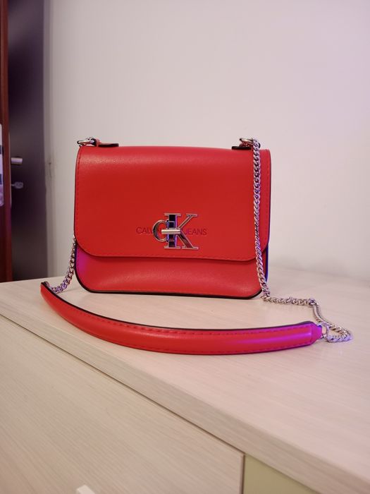 Czerwona torebka Calvin Klein z potwierdzeniem zakupu