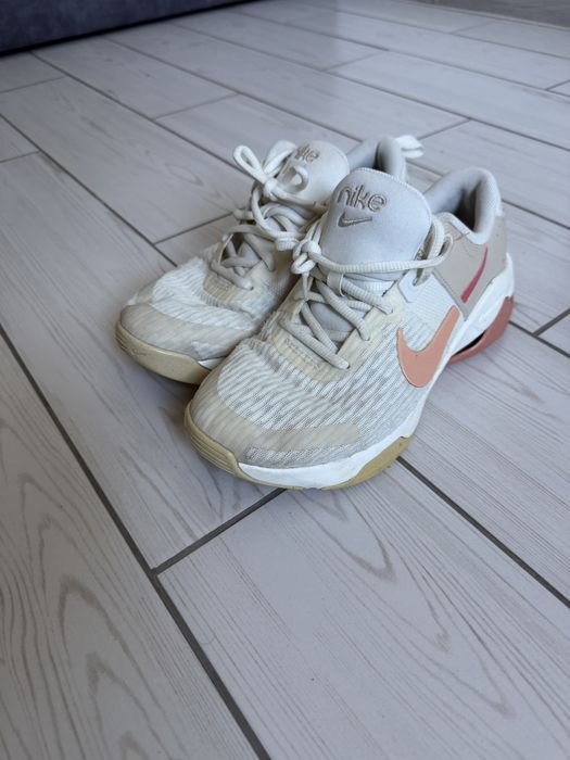 Кросівки: Nike zoom bella